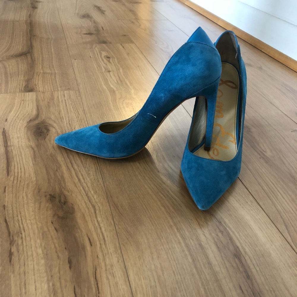Blue suede pumps